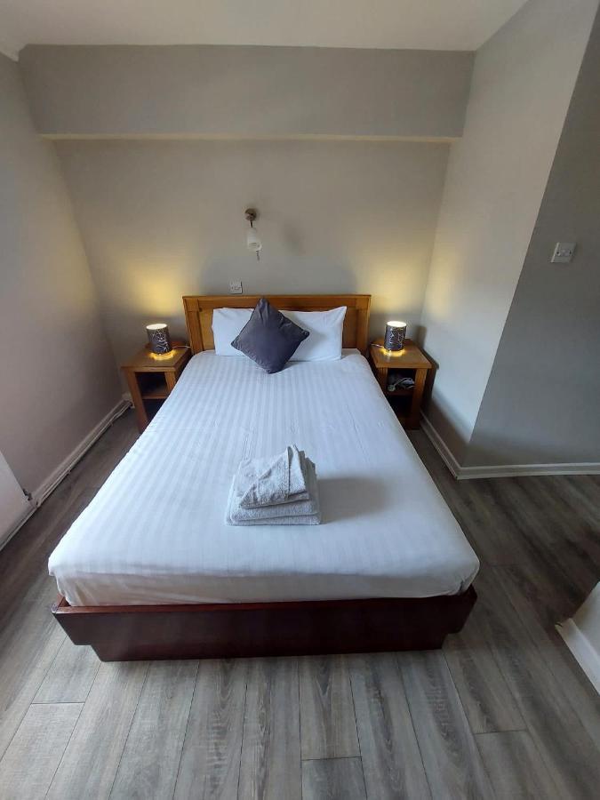 The Bailey Gastro Bar Bed & Breakfast แอธลอน ภายนอก รูปภาพ