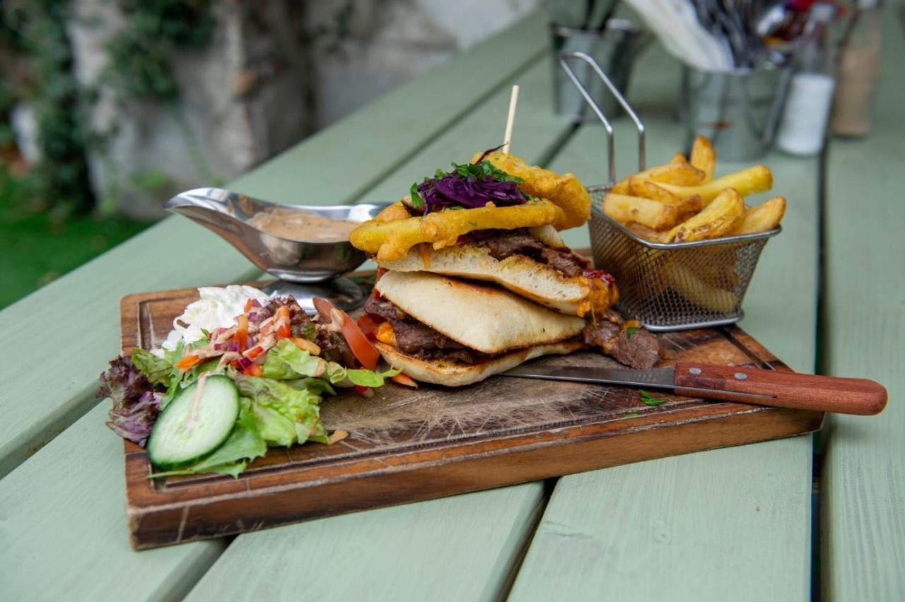 The Bailey Gastro Bar Bed & Breakfast แอธลอน ภายนอก รูปภาพ